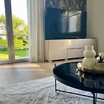 Ruhiges Gaestehaus - 120qm - Garten - 1a Lage דירה